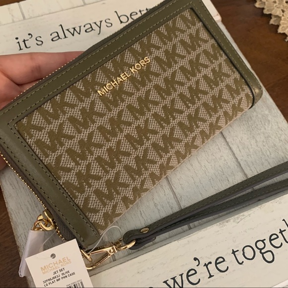 New MK phone wallet 😍 olive - Picture 2 of 4